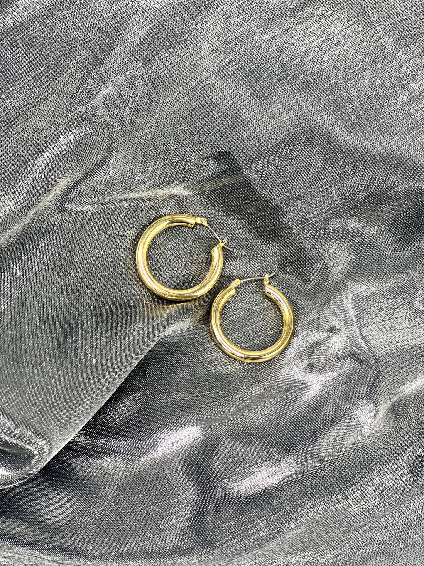 
                  
                    THE EVERYDAY HOLLOW GOLD HOOPS
                  
                